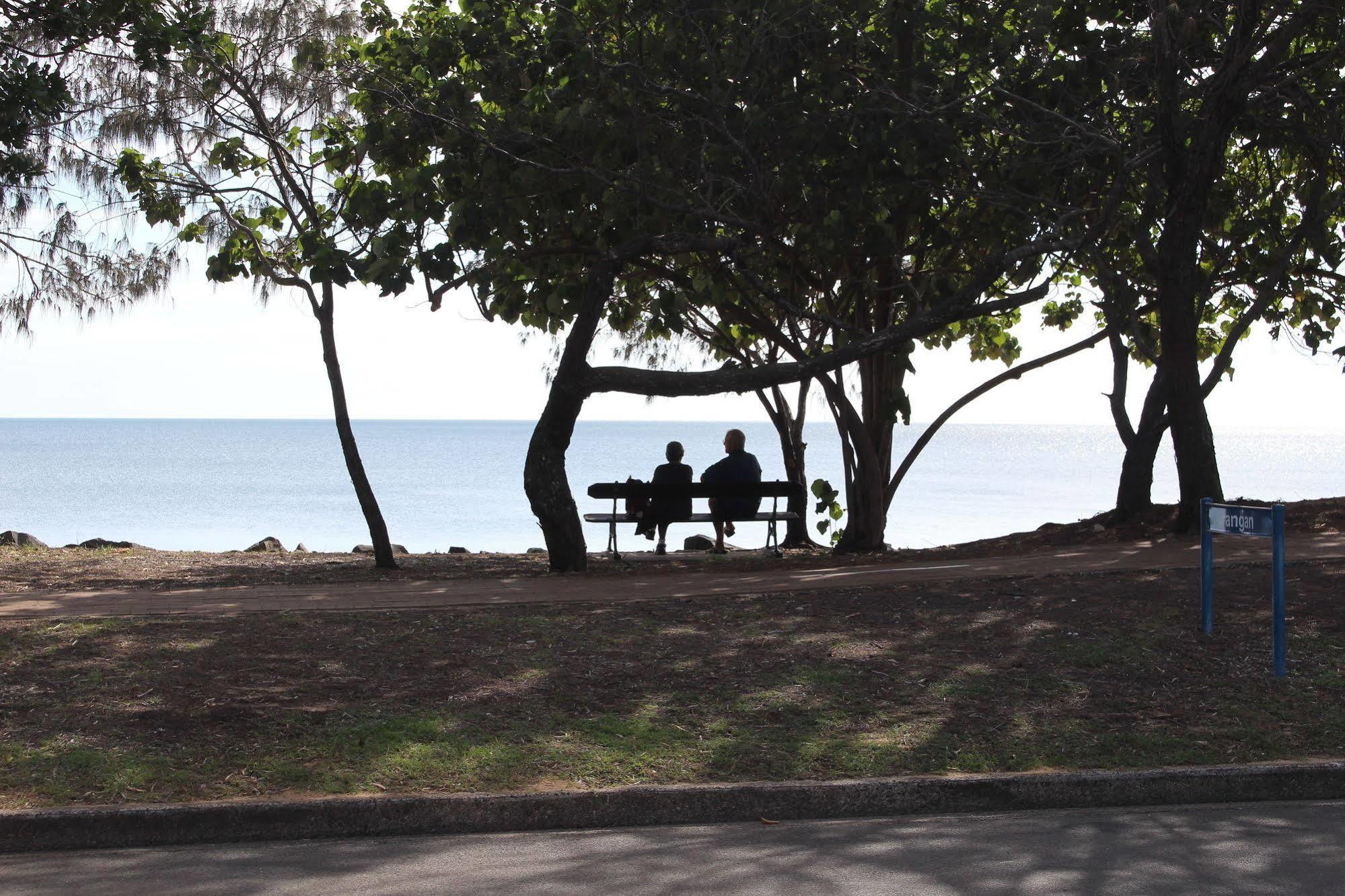 Alexander Beachfront Apartments Hervey Bay Zewnętrze zdjęcie